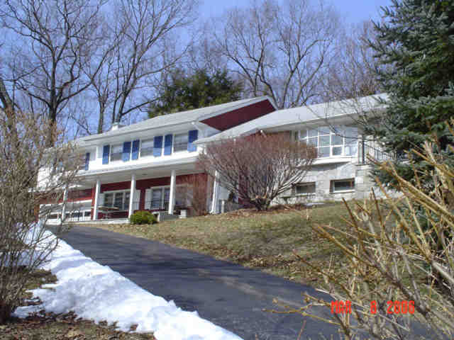 Building photograph for 10 CEDAR HILL RD